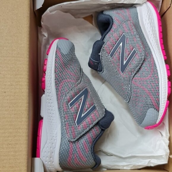 New Balance Kids KVRUSGUI Running Shoe - Picture 3 of 4